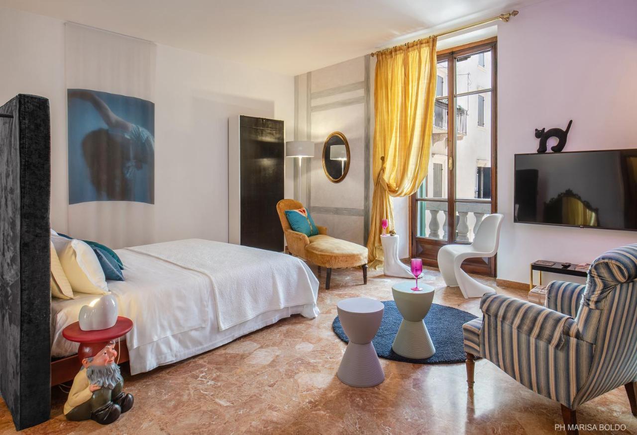 Billie'S Flat Red - Art & Design Apt In Verona Historic Centre מראה חיצוני תמונה