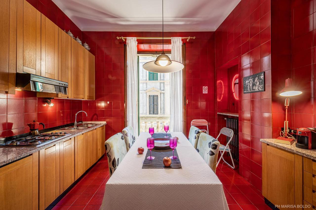 Billie'S Flat Red - Art & Design Apt In Verona Historic Centre מראה חיצוני תמונה