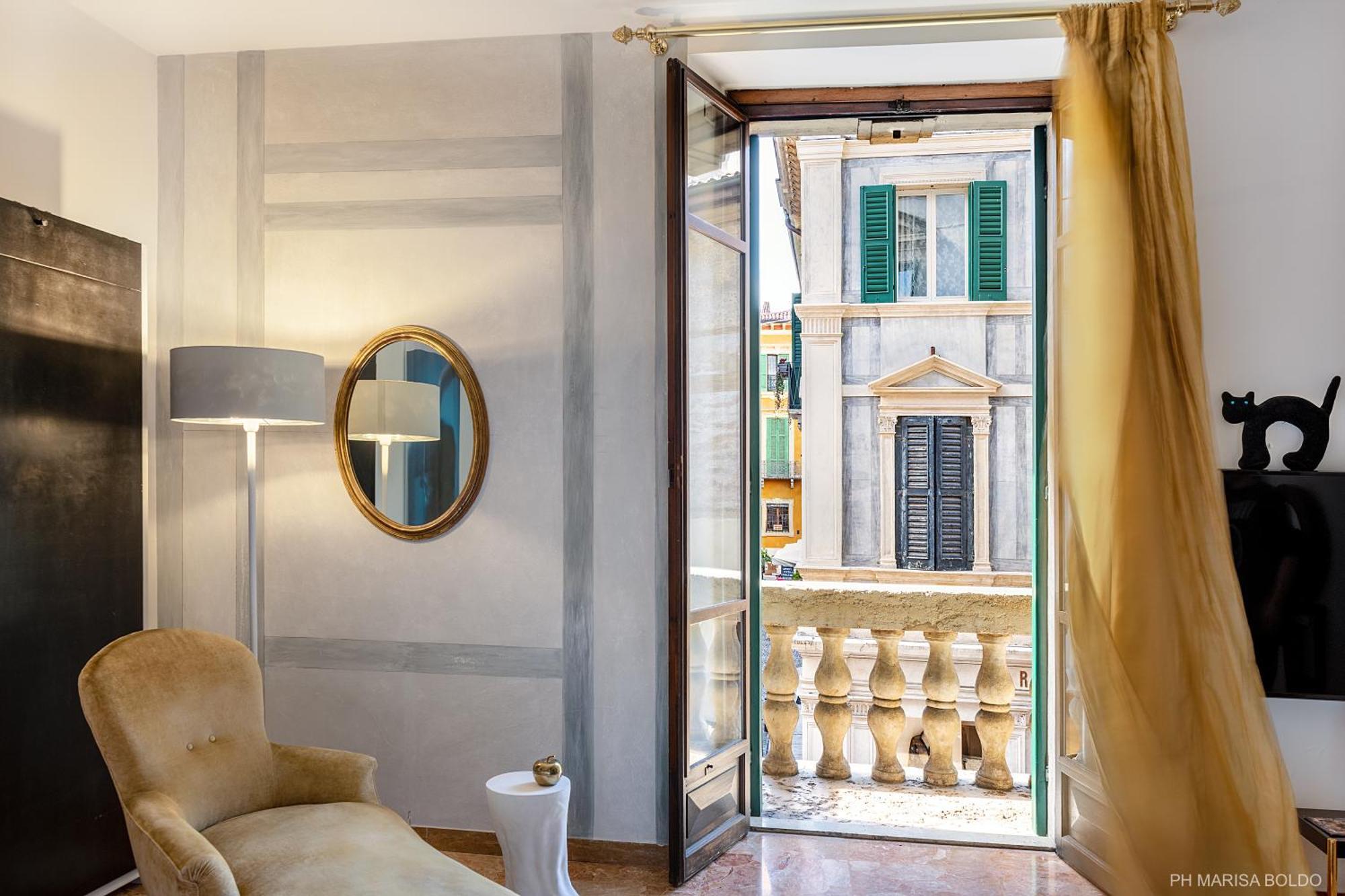 Billie'S Flat Red - Art & Design Apt In Verona Historic Centre מראה חיצוני תמונה