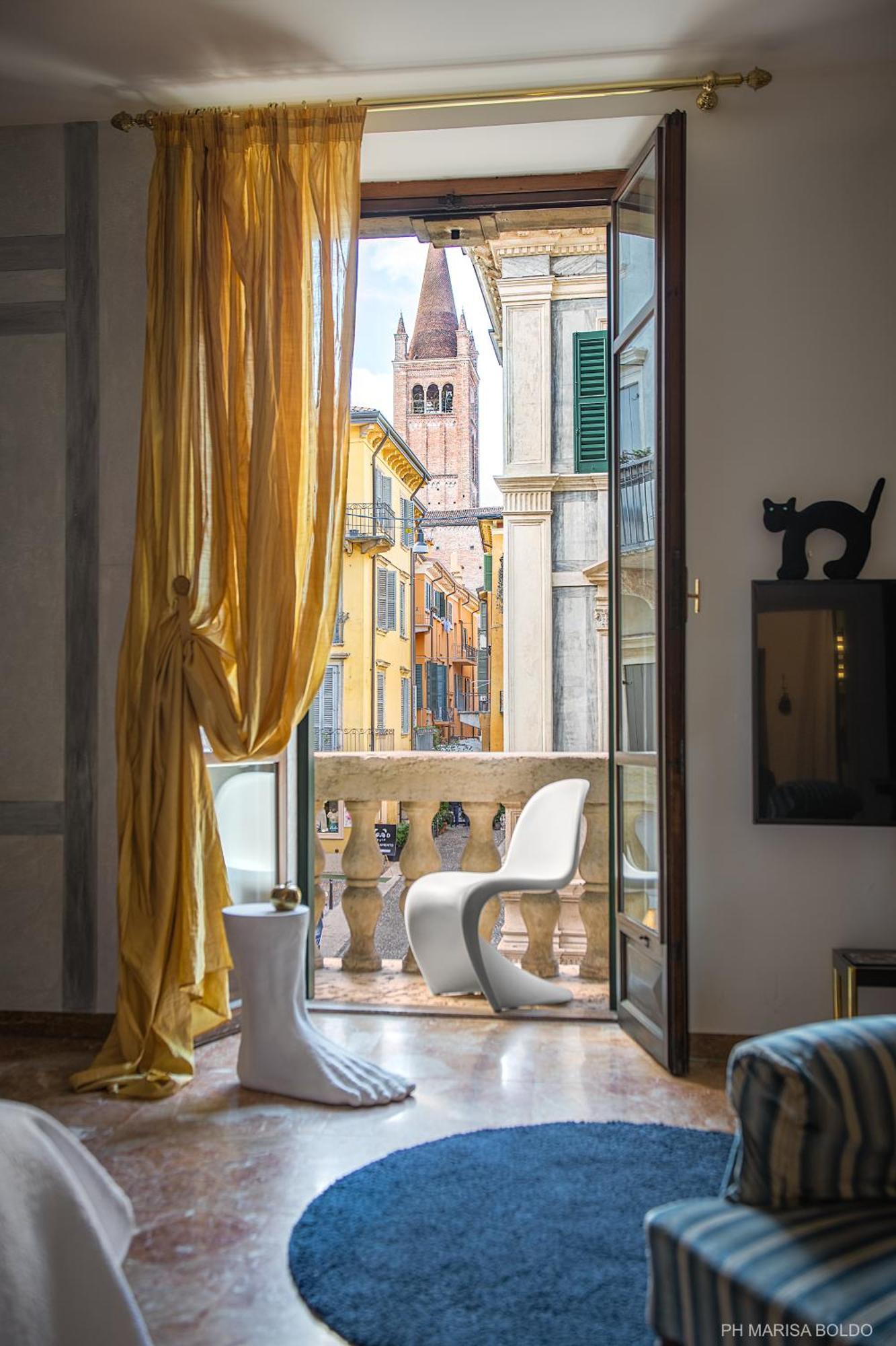 Billie'S Flat Red - Art & Design Apt In Verona Historic Centre מראה חיצוני תמונה