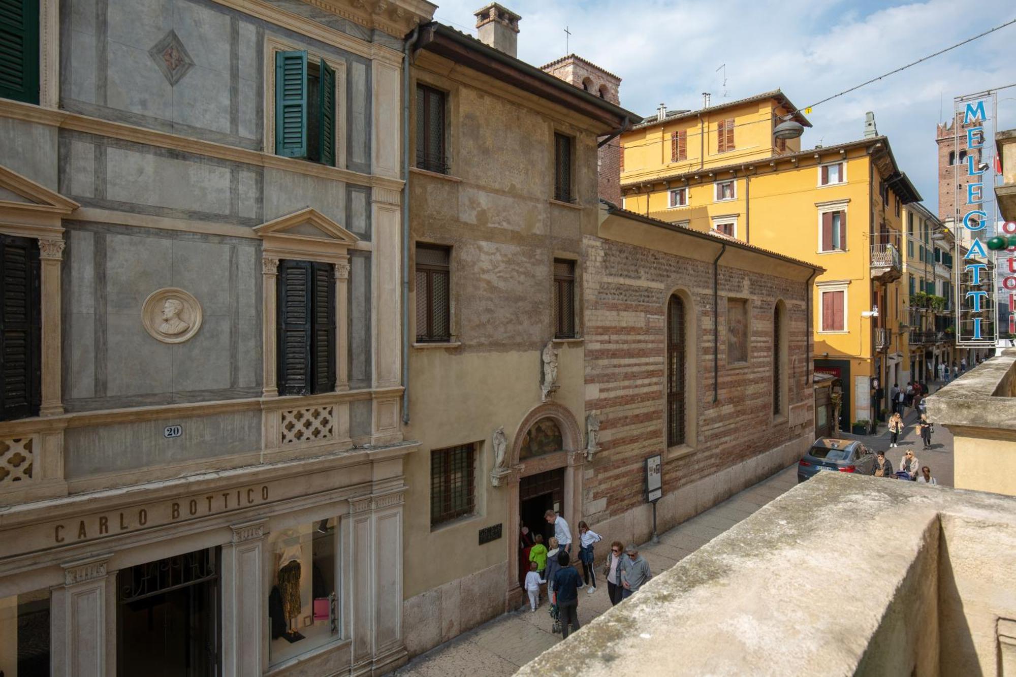 Billie'S Flat Red - Art & Design Apt In Verona Historic Centre מראה חיצוני תמונה