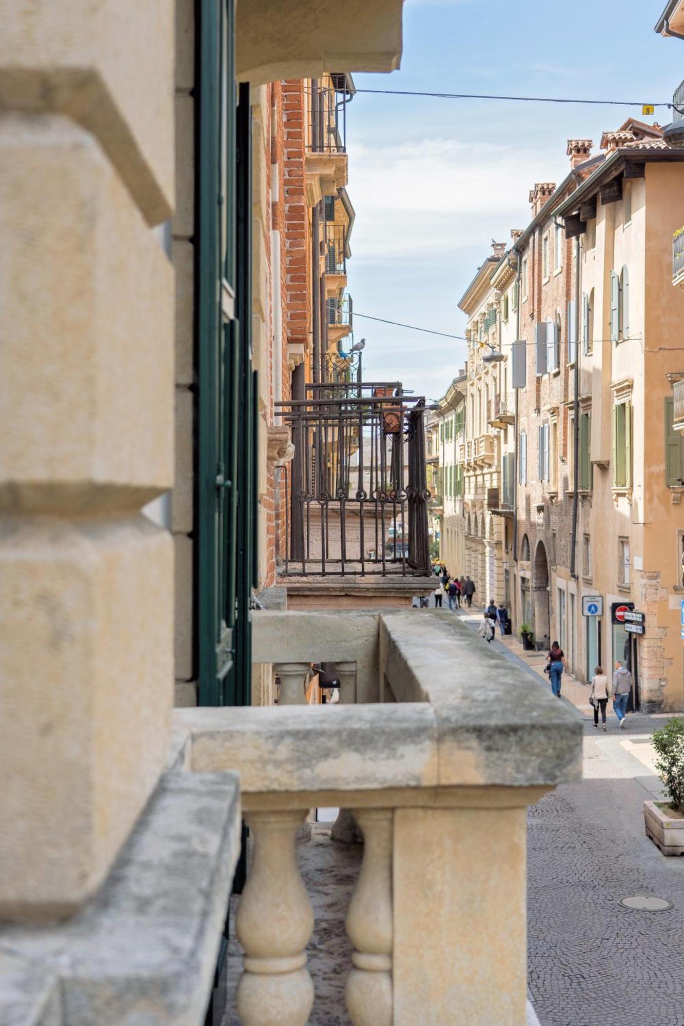 Billie'S Flat Red - Art & Design Apt In Verona Historic Centre מראה חיצוני תמונה